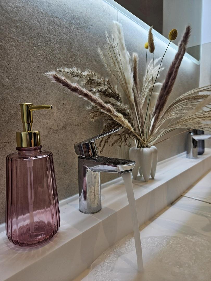 Badezimmer / Bathroom 