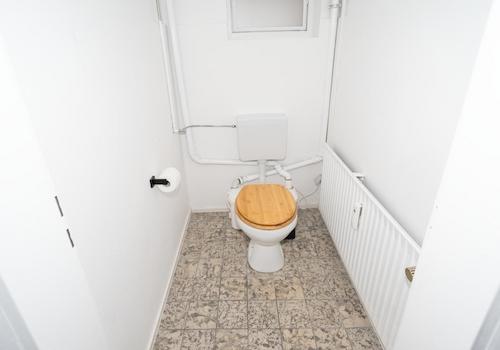 UG - WC
