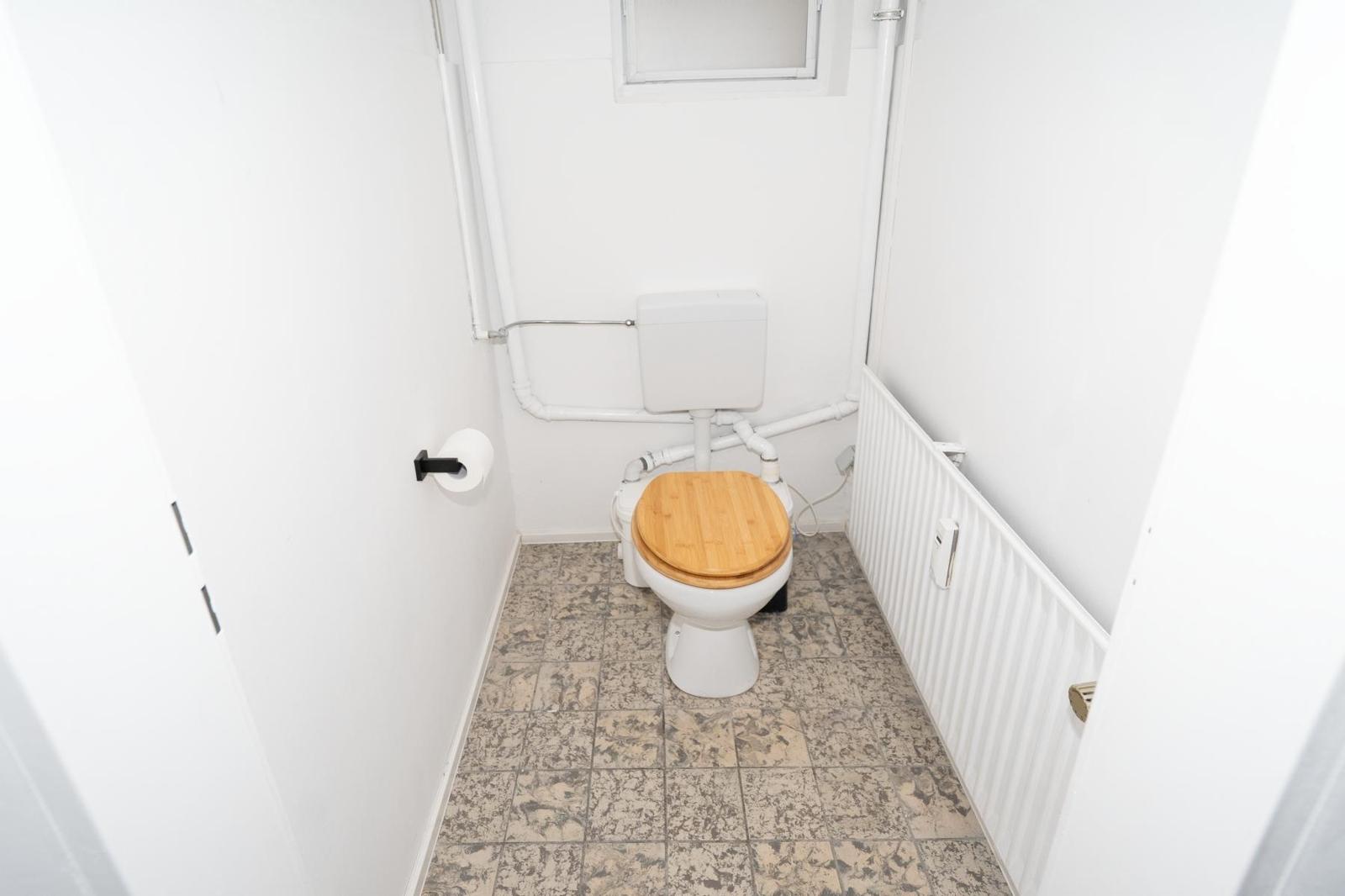 UG - WC