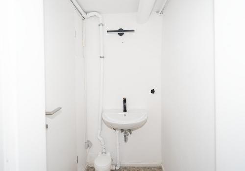 UG - WC