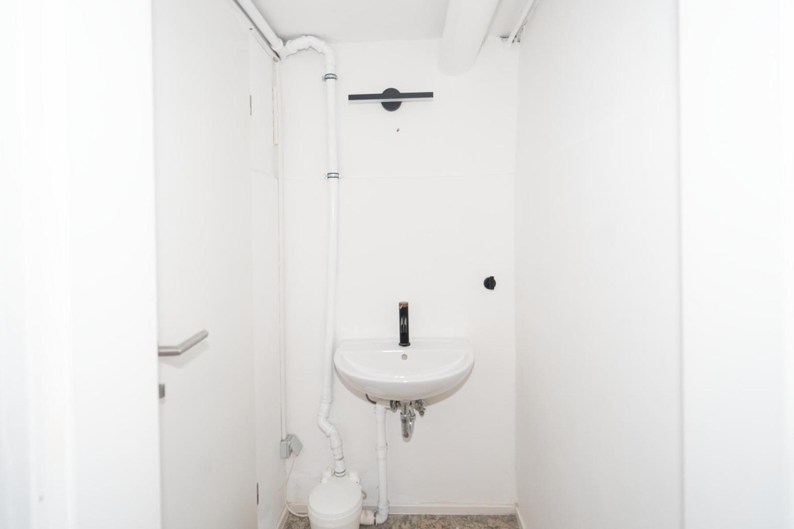 UG - WC