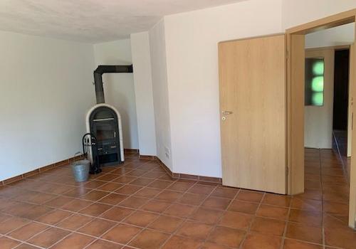 Großes Wohnzimmer mit Kaminofen