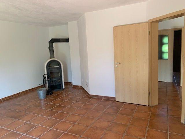 Großes Wohnzimmer mit Kaminofen