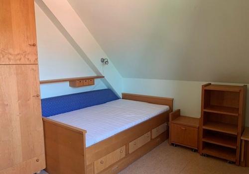 Kindeerzimmer Nr 2 mit praktischen Möbeln