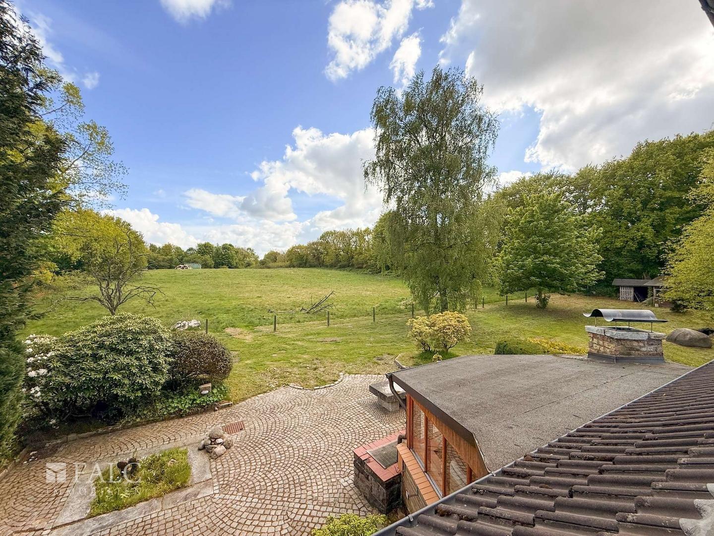 OG Balkon/ Loggia - Sicht in Garten und auf das Grünland