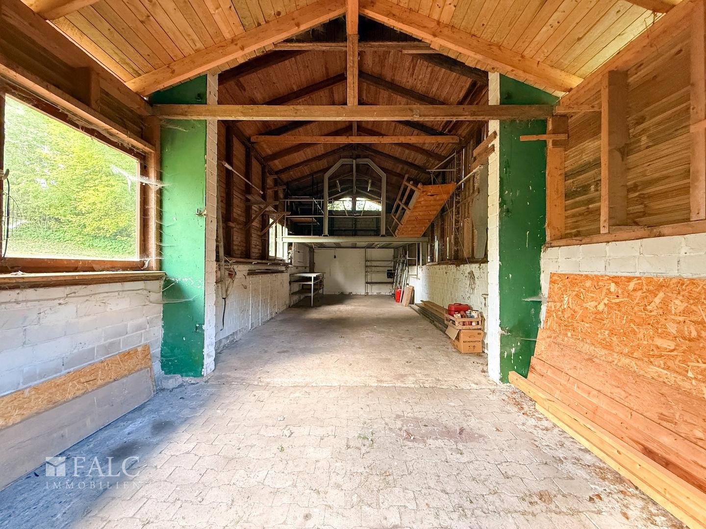 Große Garage 