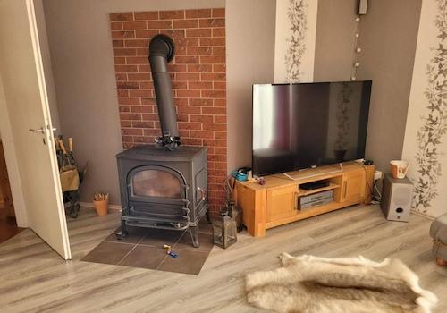 Wohnzimmer mit Kamin