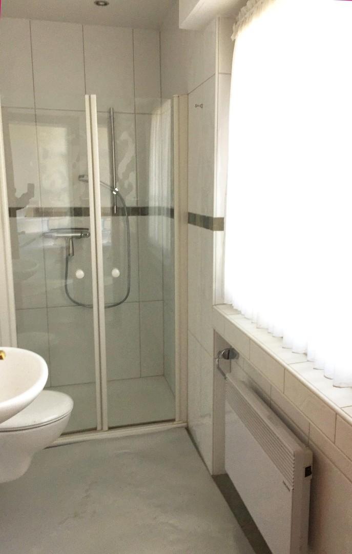 Dusche in EG-Bad
