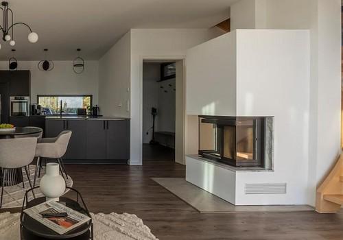 offene Küche mit Kamin