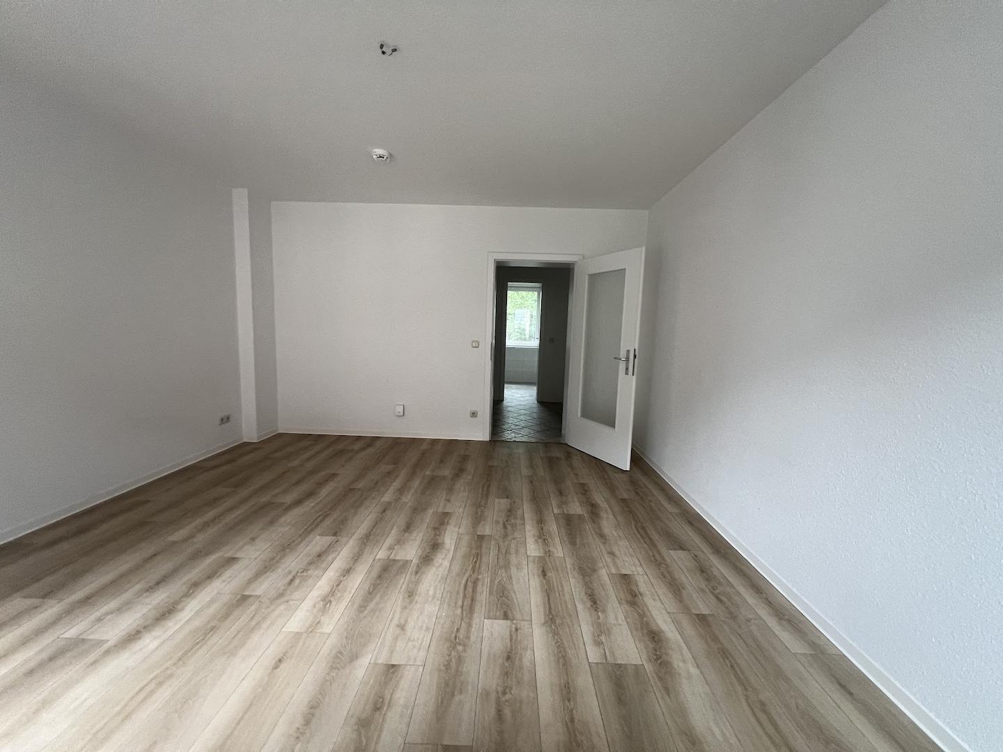 Wohn-Schlafzimmer Blick Flur