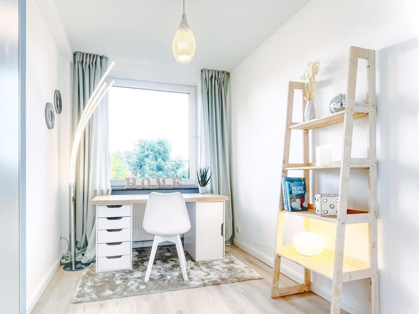 KINDERZIMMER / BÜRO