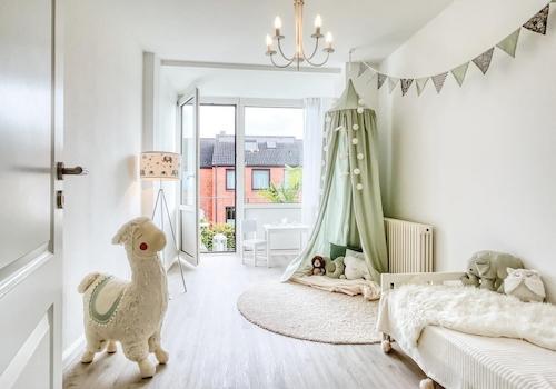 KINDERZIMMER/ BÜRO