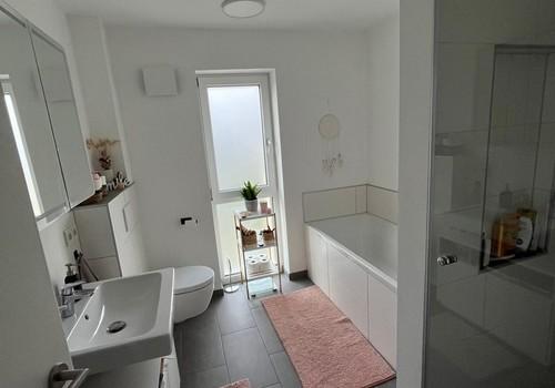 Bad mit Badewanne