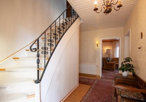 Flur mit Treppe