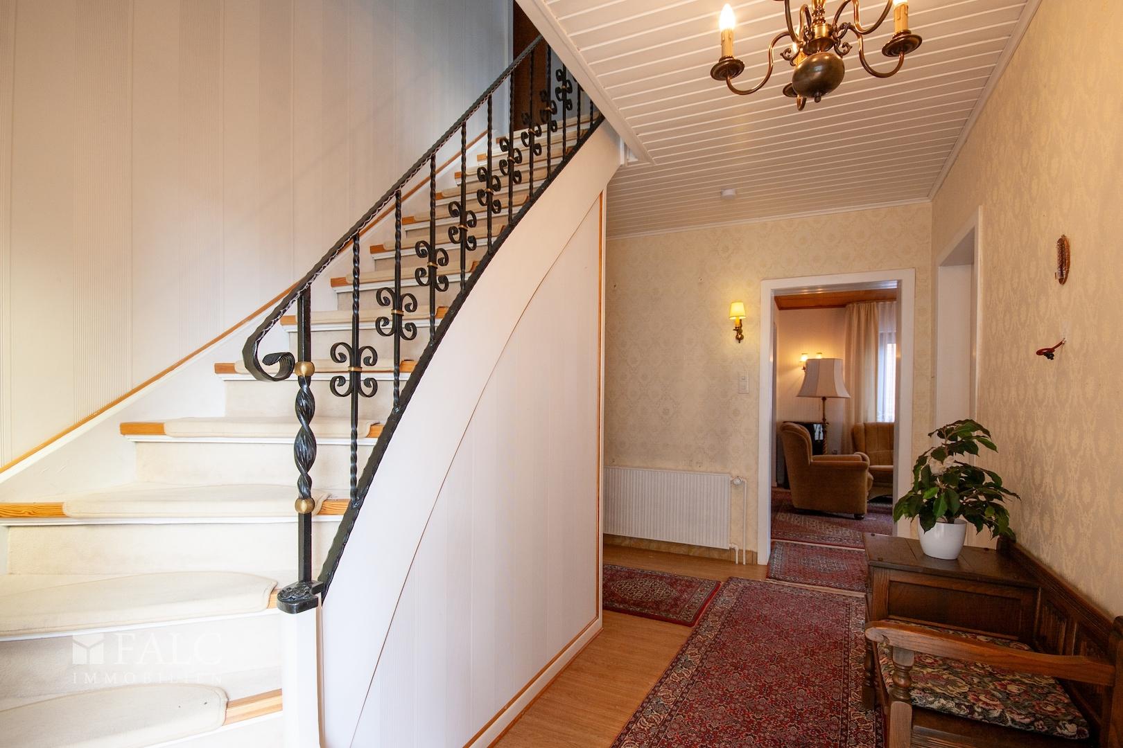 Flur mit Treppe