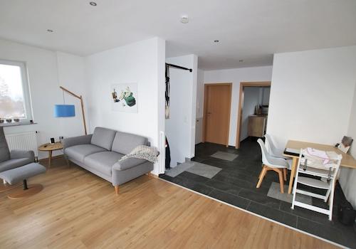 Blick vom Wohnzimmer zum Flur 2