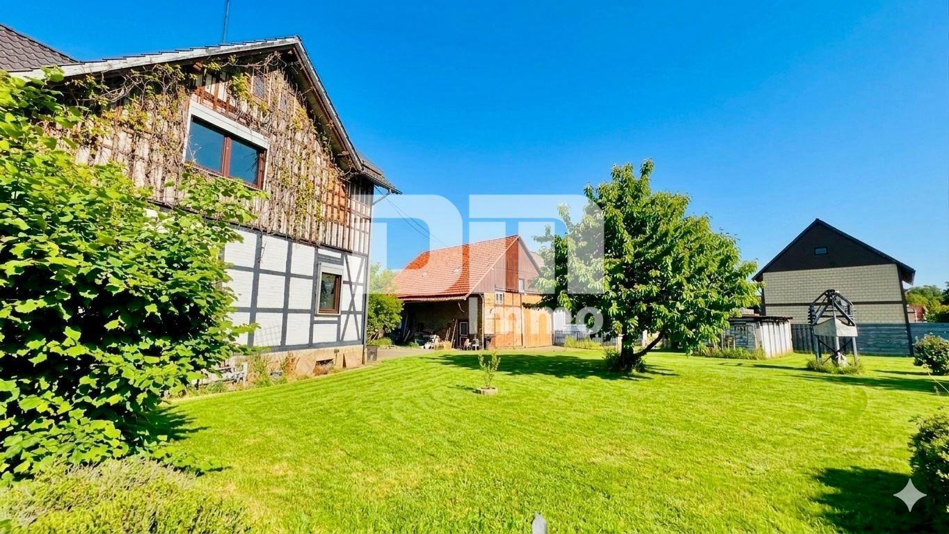 Gartenbereich / Wohnhaus / Scheune Ensemble