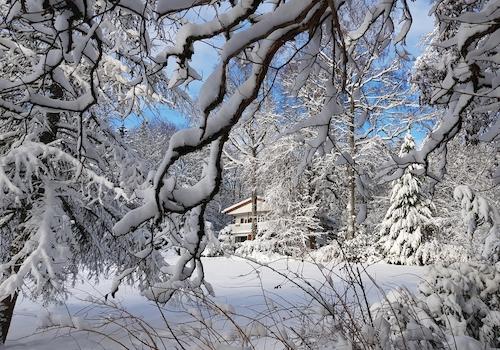Wohnhaus im Winter