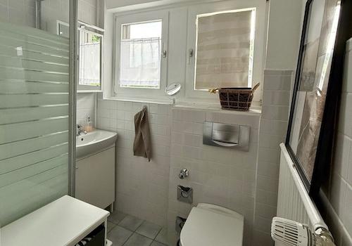Bad mit Dusche (OG)
