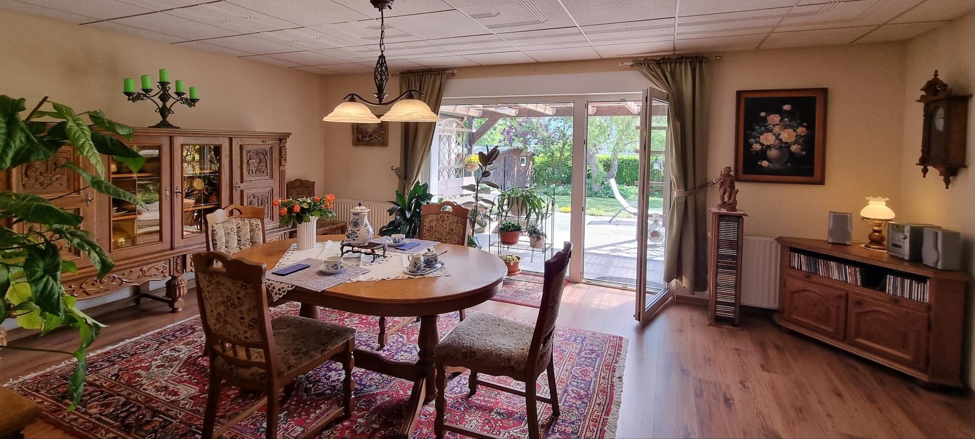 Wohnzimmer mit Terrassenzugang