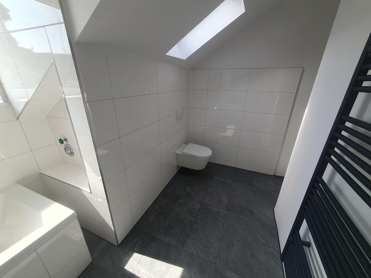 Wohnung Dachg. Bad rechts