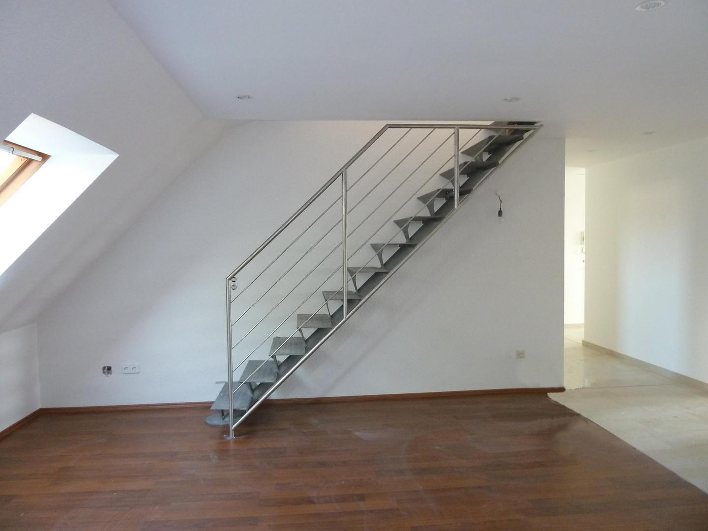 Wohnzimmer mit Treppe