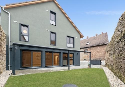Haus & Innenhof an Stadtmauer