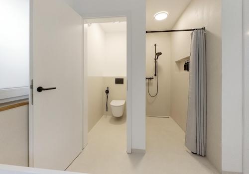 Dusche & separates WC