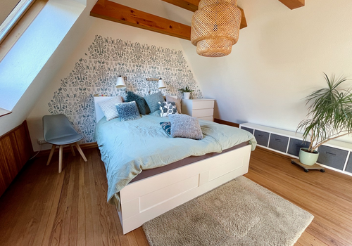 Schlafzimmer m. offenem Giebel