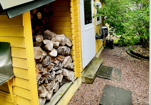 Gartenhaus mit Holzlager