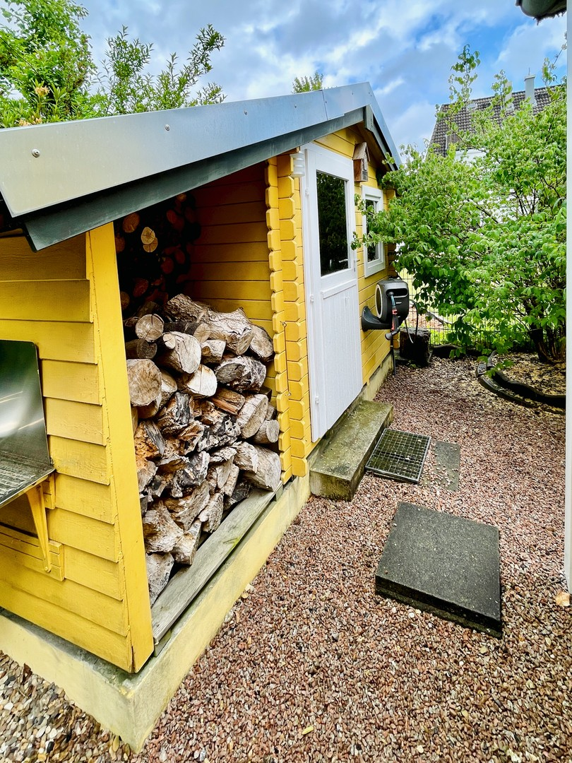 Gartenhaus mit Holzlager