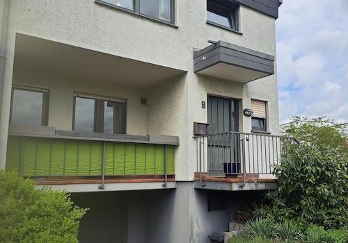 Ostseite,  Strasse, Eingang