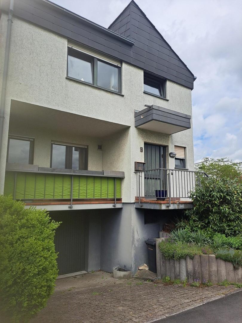 Ostseite,  Strasse, Eingang