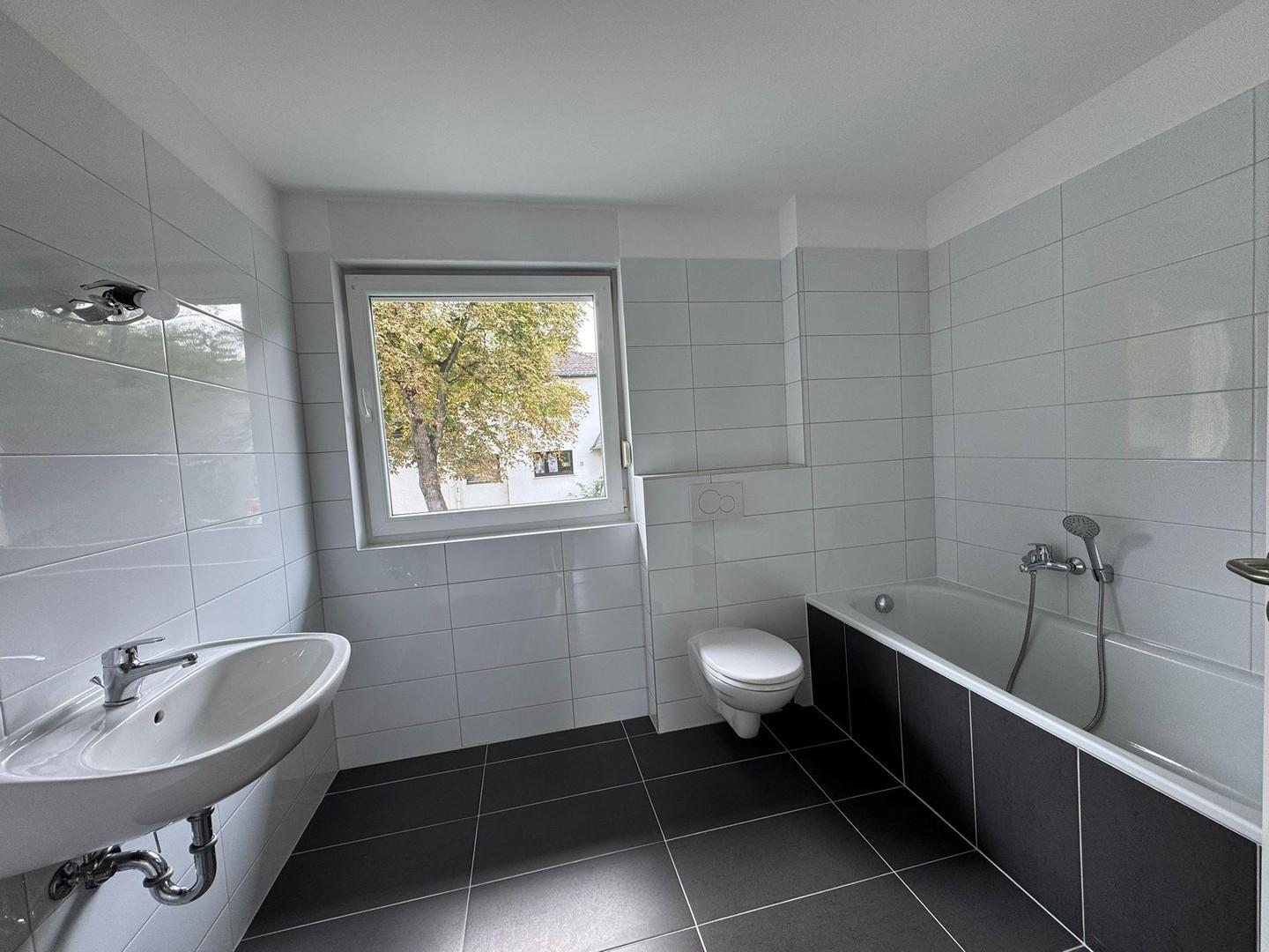 Großes en-suite Wannenbad