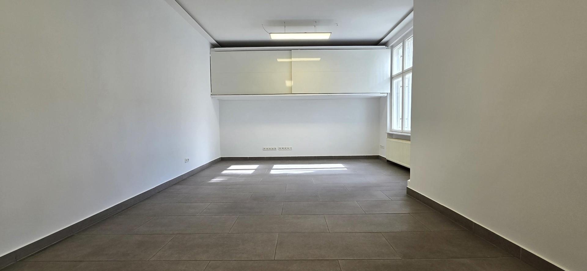 Wohnzimmer, zum Hofgelände