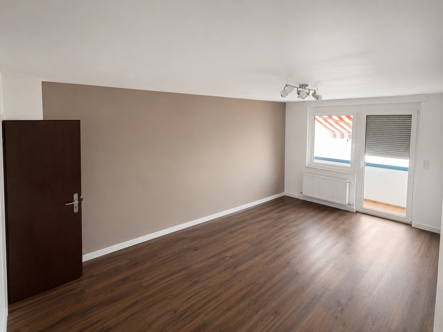 Wohnzimmer mit Westbalkon
