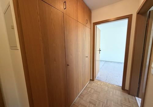Flur mit Einbauschrank 
