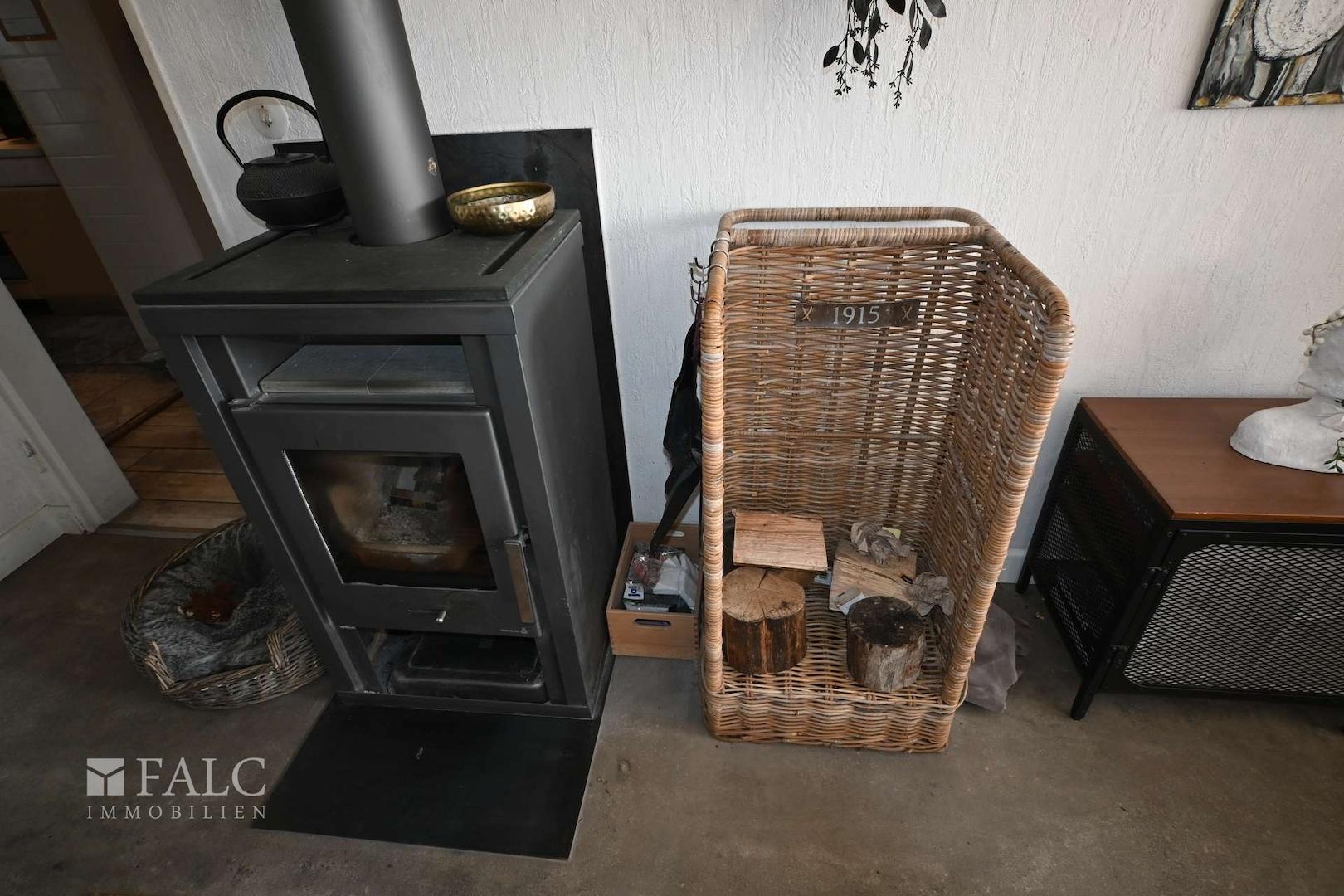 EG-Kamin im Wohnzimmer
