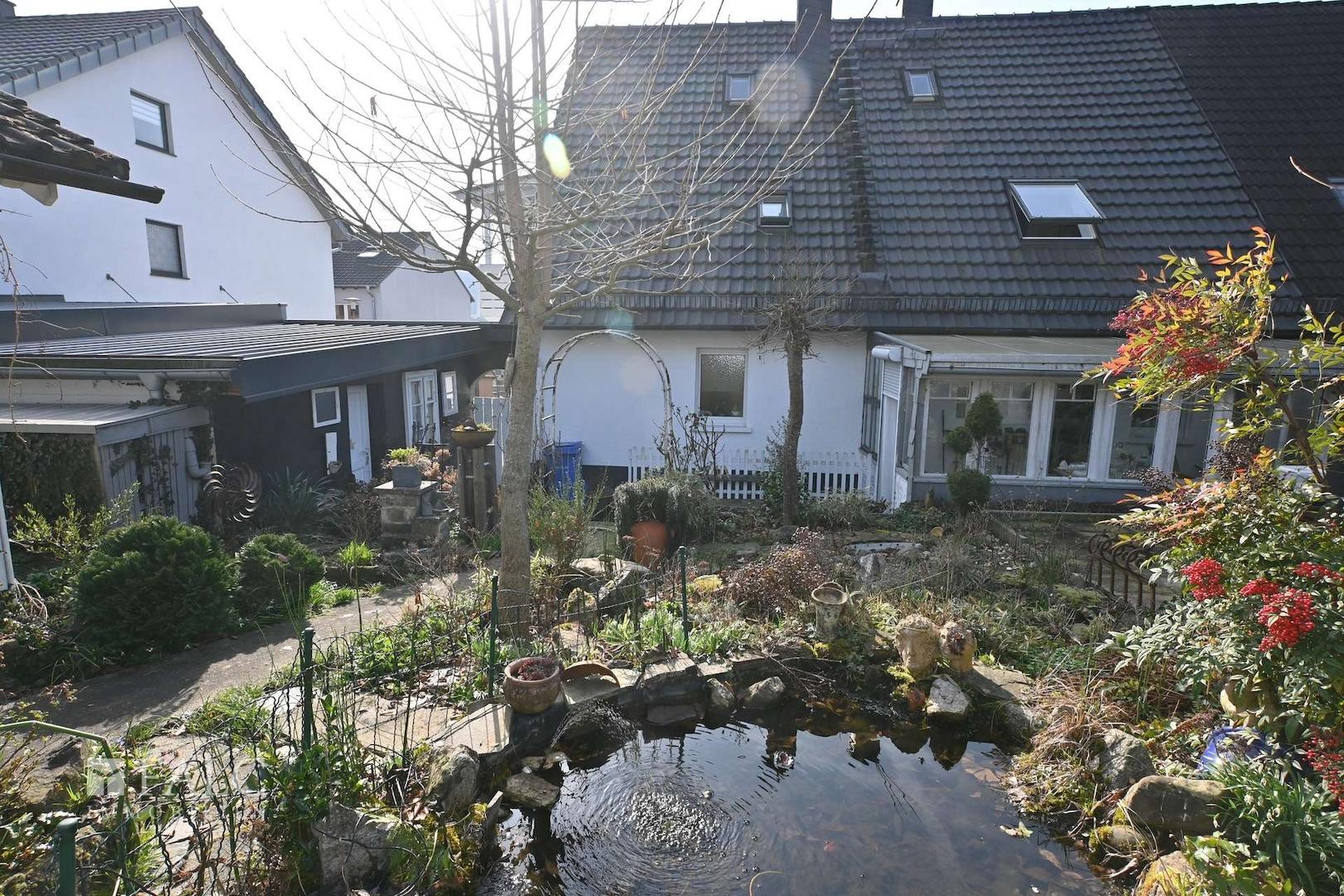 Garten mit Teich