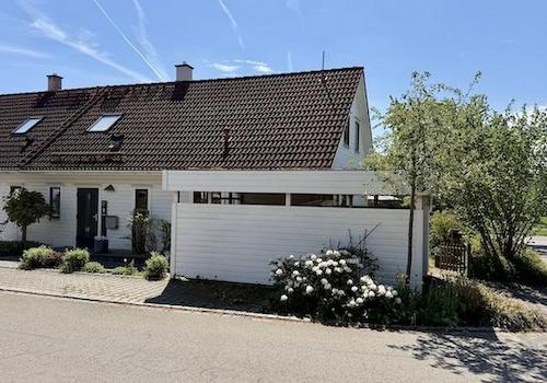 Blick auf Carport