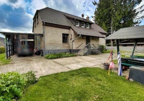 Carport und Sitzecke