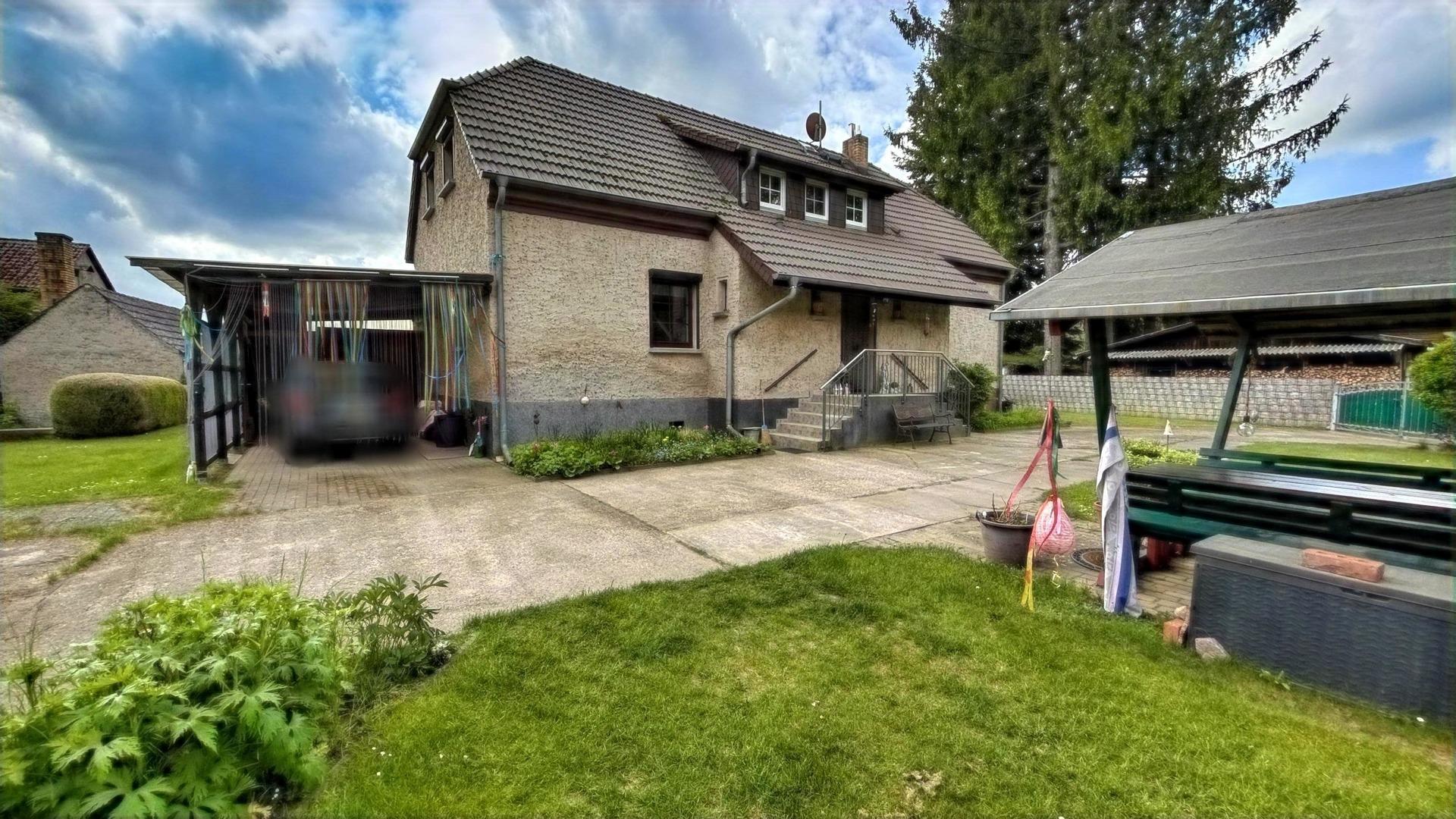 Carport und Sitzecke