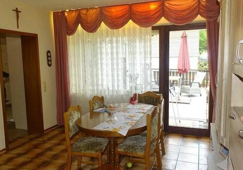 Wohnzimmer zum Balkon
