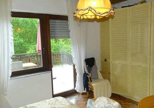 Schlafzimmer mit Balkontür