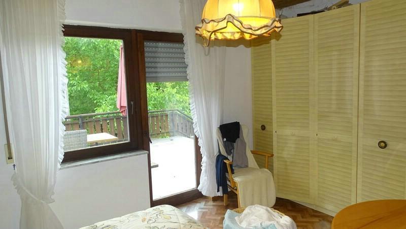 Schlafzimmer mit Balkontür