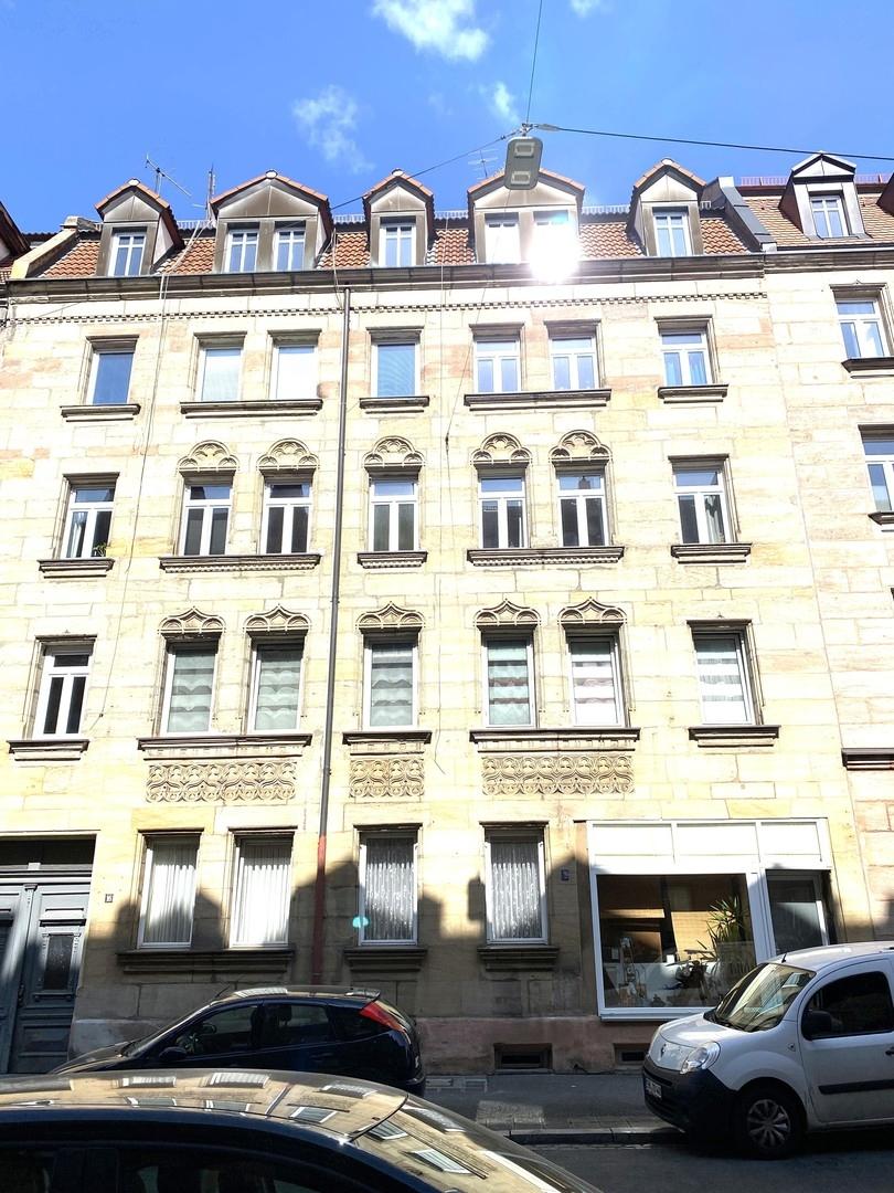 Mehrfamilienhaus Blick von Str