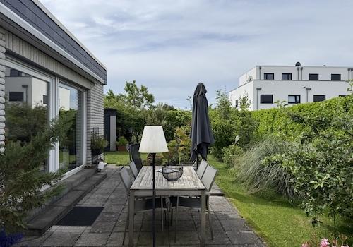 Rückansicht mit Terrasse