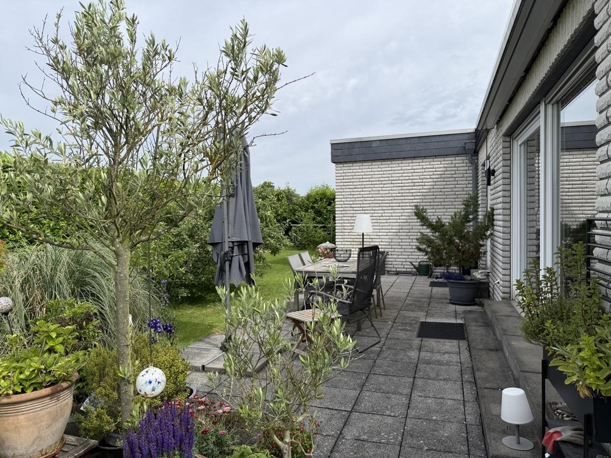 Rückansicht mit Terrasse