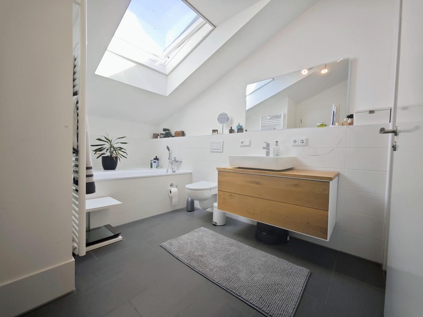 Badezimmer 2.OG