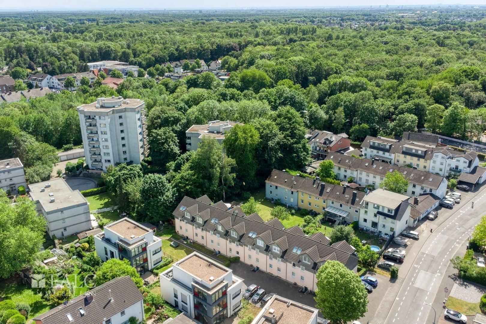 Bergisch Gladbach - Hand im Grünen